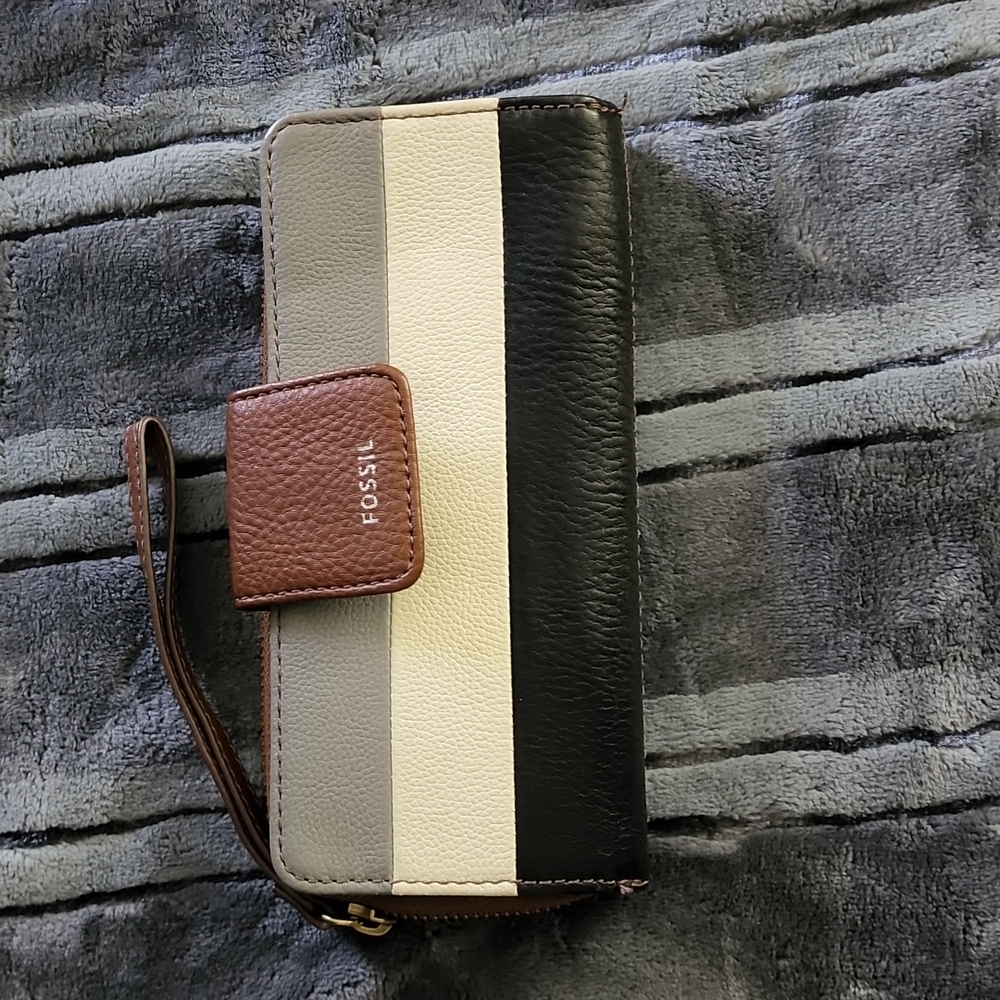 Fossil Madison clutch wallet